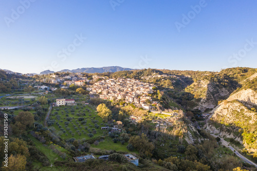 Città di Riace in Calabria. Vista aerea © Polonio Video