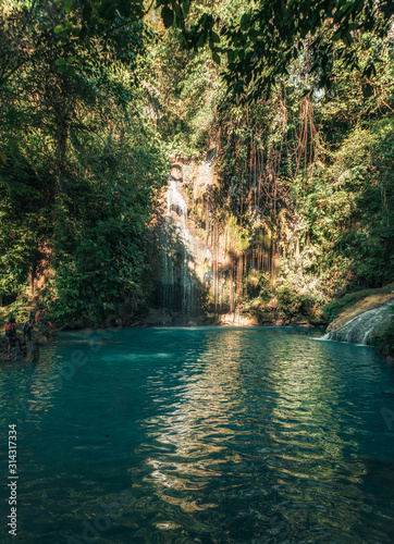 Cambais Falls, región de Alegria, Cebú. Filipinas.