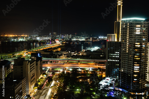 港の見える神戸市街の夜景