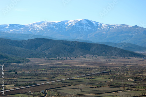 Scenic view of Sierra Nevada mountains with snow peaks