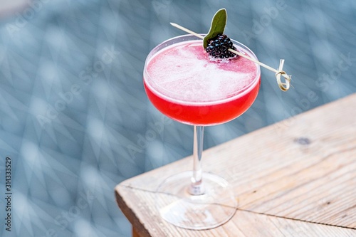 Fotografía Fruity cocktail on a table