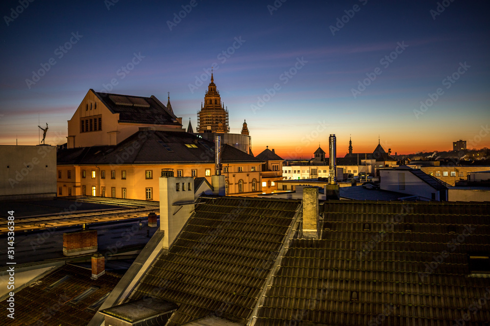 Dächer von Mainz im Sonnenaufgang