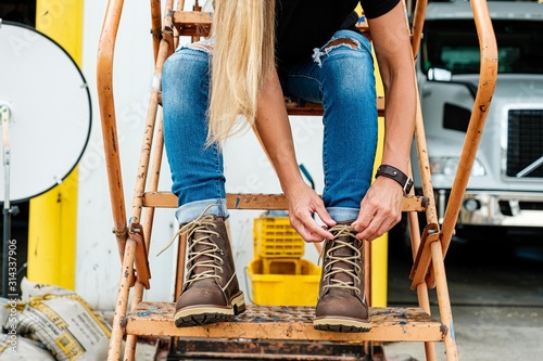 Quadro su tela Woman tying shoe laces of boots