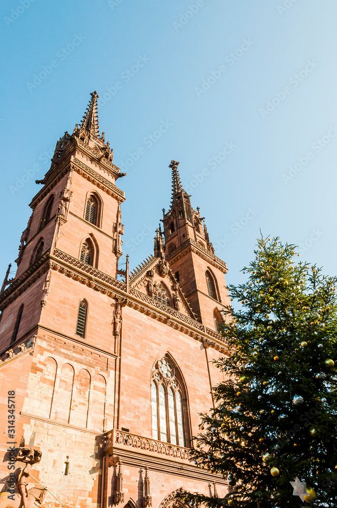 Basel, Münster, Kirche, Münsterplatz, Weihnachten, Weihnachtsbaum, Grossbasel, Altstadt, Stadt, Pfalz, Kreuzgang, Rhein, Winter, Schweiz Basel, Münster, Kirche, Münsterplatz, Weihnachten, Weihnachtsbaum, Grossbasel, Altstadt, Stadt, Pfalz, Kreuzgang, Rhein, Winter, Schweiz