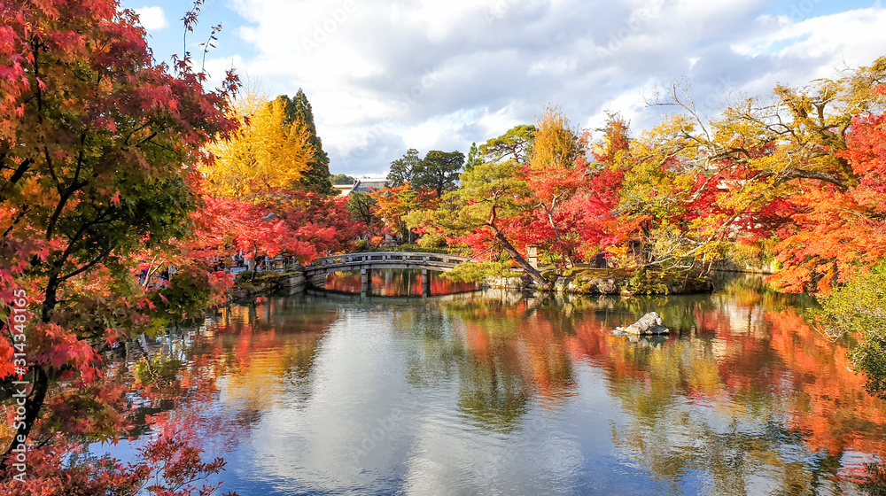 Eikando Zerin-ji Temple, Bridge with fall foliage - Kyoto, Japan