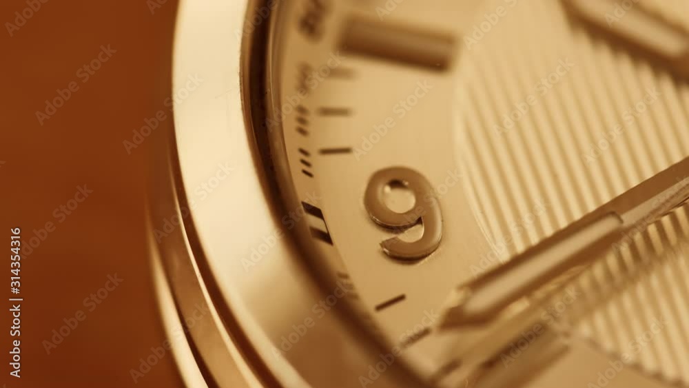 時を刻む腕時計の秒針