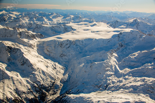 Gepatschgletscher Luftaufnahme der schneebedeckten Alpen aus dem Heißluftballon