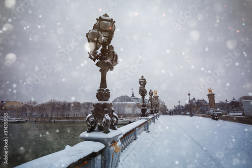 Canvas Print Alexander III bridge covered with snow in Paris