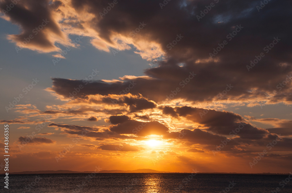 Coucher de soleil au bord de la mer