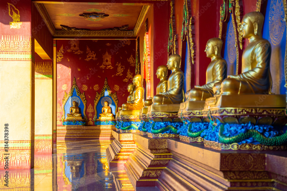 Fototapeta premium Mahathat Wachira Mongkol Temple in Krabi