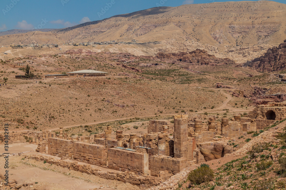 Obraz premium Great Temple ruins in the ancient city Petra, Jordan