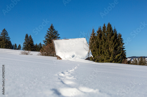 Allgäu - Winter - Stadel - Spur - Schnee