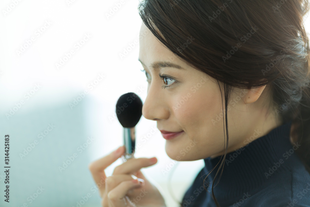 若い女性 メイク 若い女性 メイク