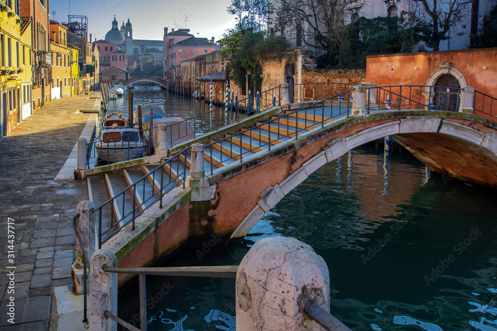 Ponte de Chiodo. The only one bridge in Venice with no parapet. Canal Rio di san Falice, Cannaregio, Venice, Italy