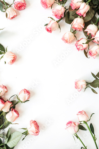 Fototapeta Naklejka Na Ścianę i Meble -  Round frame border of pink rose flowers on white background. Mockup blank copy space. Flat lay, top view floral composition.