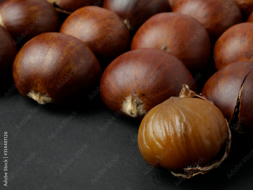 Chestnuts are grown as economic crops for selling seeds Chestnuts are grown as economic crops for selling seeds