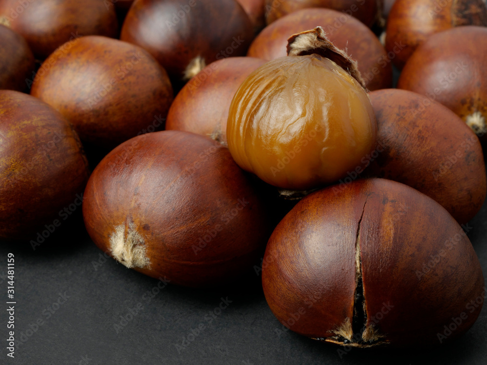 Chestnuts are grown as economic crops for selling seeds Chestnuts are grown as economic crops for selling seeds