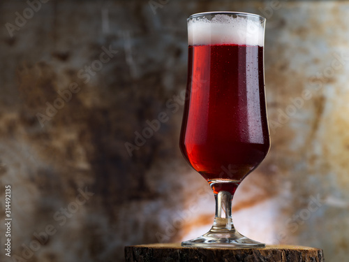 Bild auf Leinwand A glass of red ale on a dark metal background