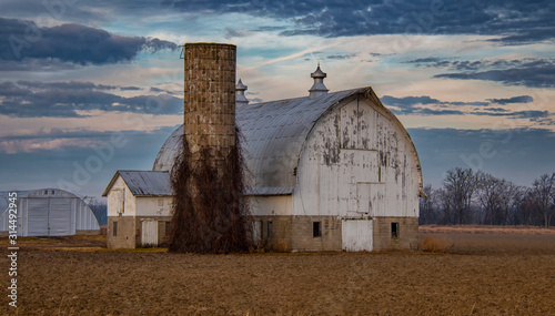Canvastavla Old Barn