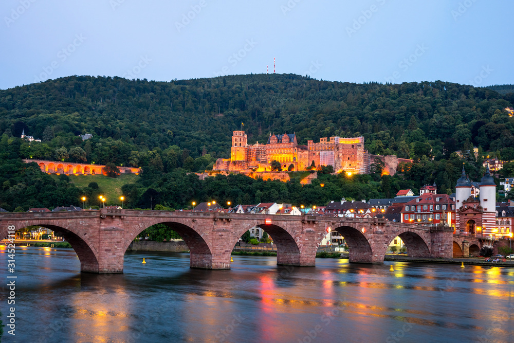 Ausblick auf das Schloss und die Alte Brücke, Heidelberg, Deutschland 