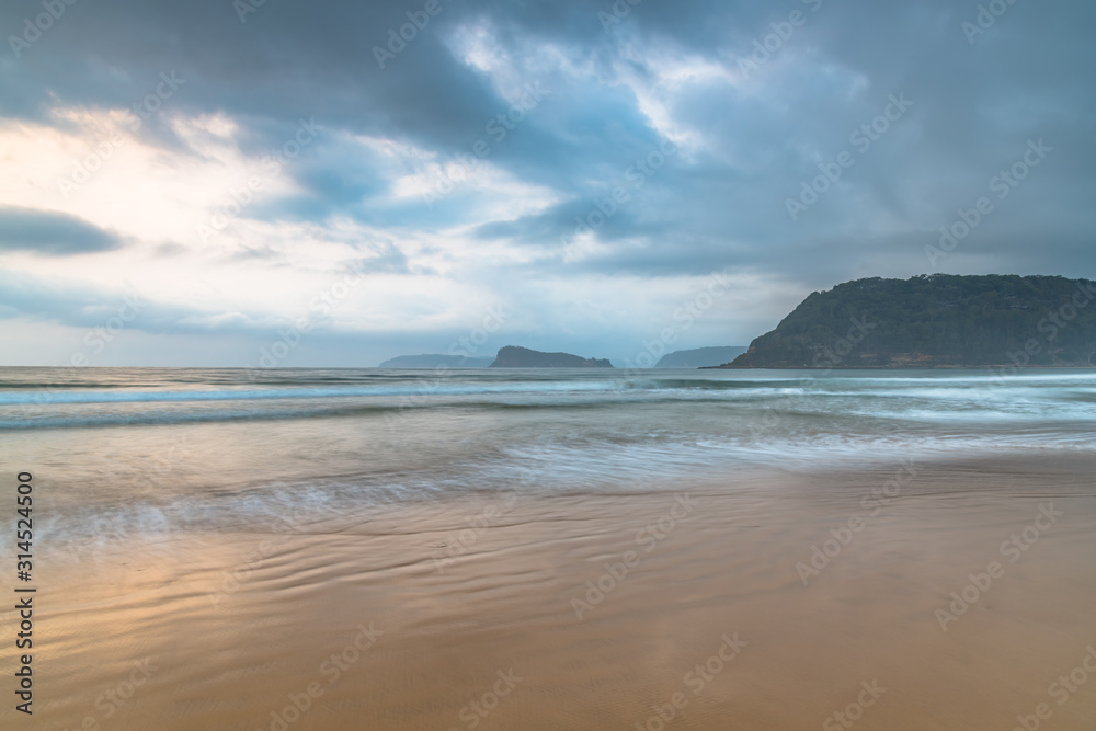 Fototapeta premium Cloudy Sunrise Seascape