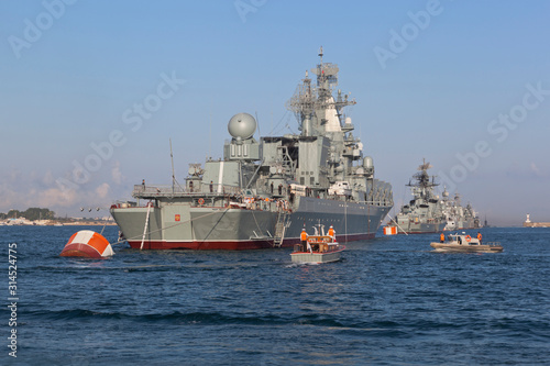 Raid boat RK-1494 approached the Moscow missile cruiser at a rehearsal of the Navy Day parade in Sevastopol Bay, Crimea © muhor