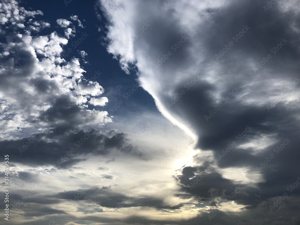 Obraz premium błękitne niebo z chmurami