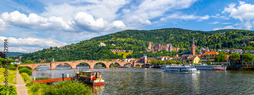 Ausblick auf das Schloss und die Alte Brücke, Heidelberg, Deutschland  photo