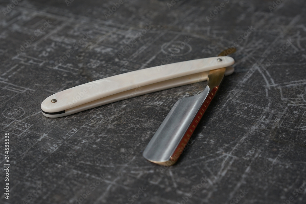 traditional razor with plastic handle and gold plating