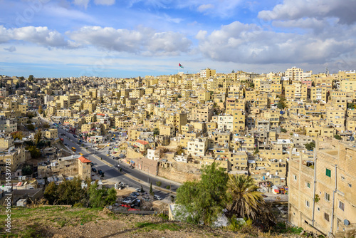 Typische Wohnviertel in arabischer Stadt Amman in Jordanien photo