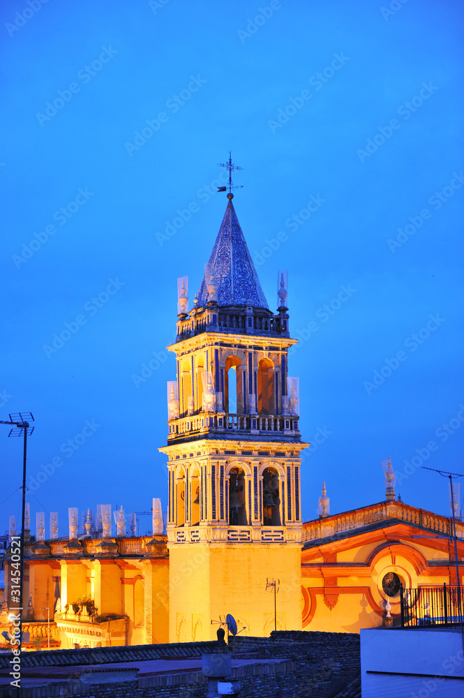  Iglesia de Santa Ana en Triana por la noche, Sevilla, España
