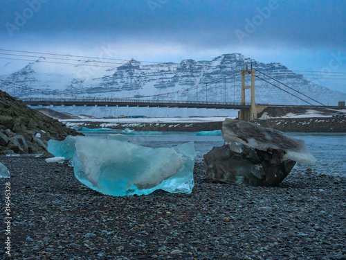 Lód lodowcowy i most diamentowej plaży Islandia
