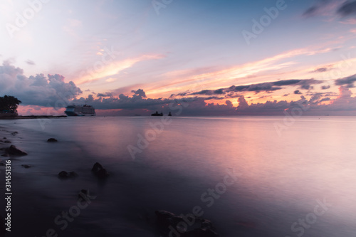 Obraz na płótnie Pink beach sunset Caymans w salonie