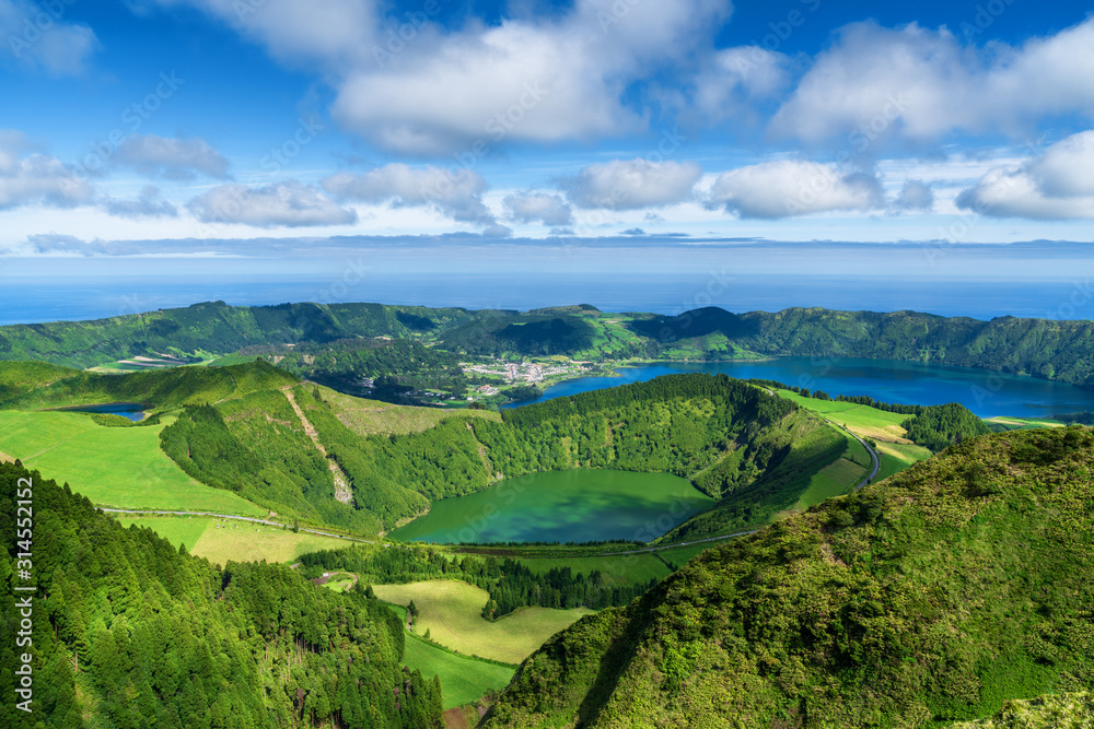 Obraz premium Beautiful lake of Sete Cidades, Azores, Portugal 