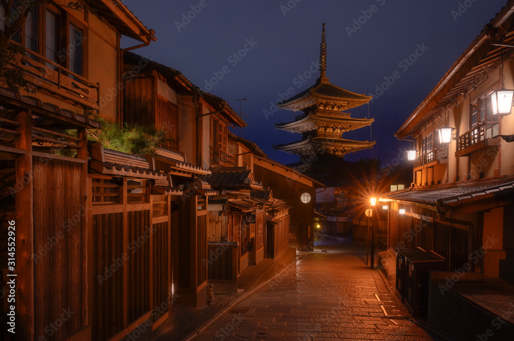 Hokan-ji temple, Hokan pagoda in Yasaka traditional street in Kyoto, Japan Hokan-ji temple, Hokan pagoda in Yasaka traditional street in Kyoto, Japan