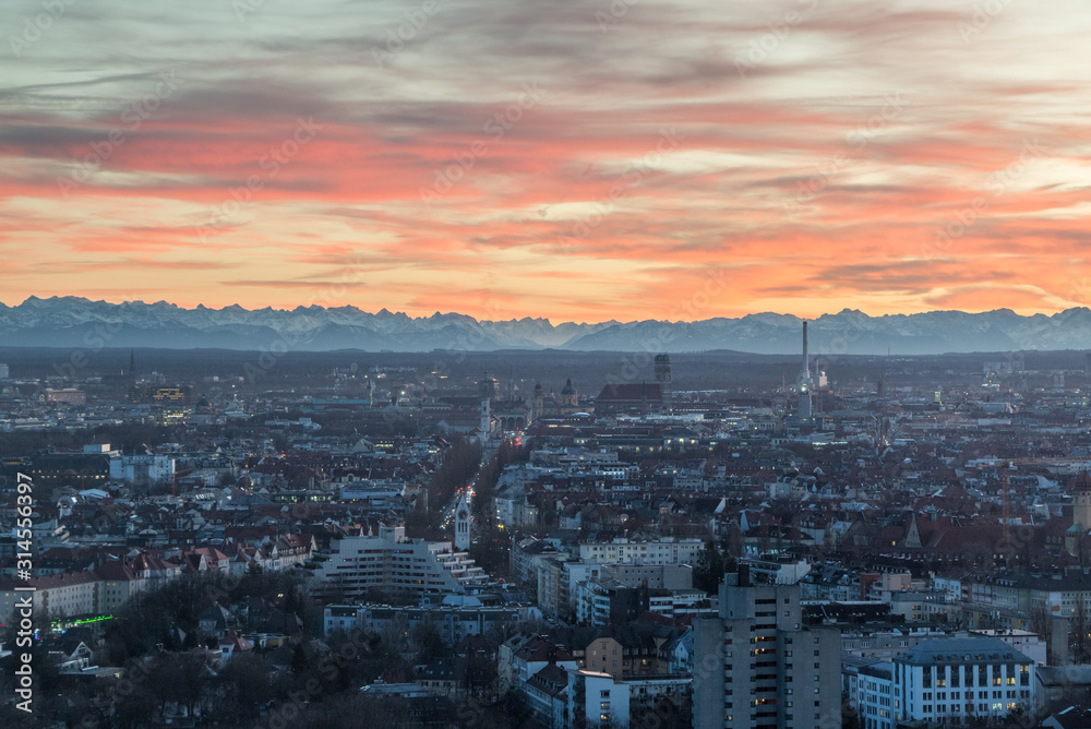 Munich Sunset with the Alps Panorama - Munhen Sonnenuntergang Panorama - Marienplatz, Frauenkirche, Rathausturm, Rathaus