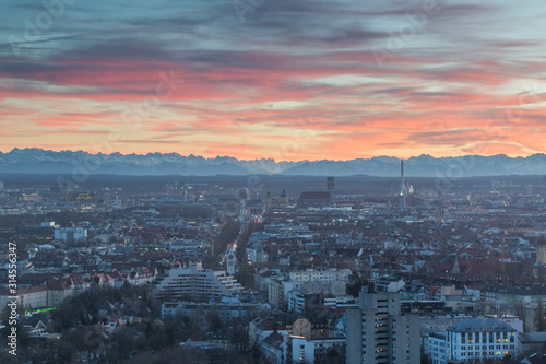 Munich Sunset with the Alps Panorama - Munhen Sonnenuntergang Panorama - Marienplatz, Frauenkirche, Rathausturm, Rathaus © Bashar Altakrouri