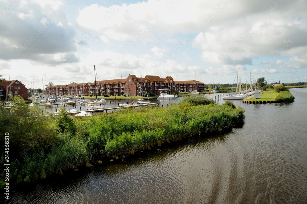 Fototapeta premium Ueckermünde, die Uecker am Ueckerkopf