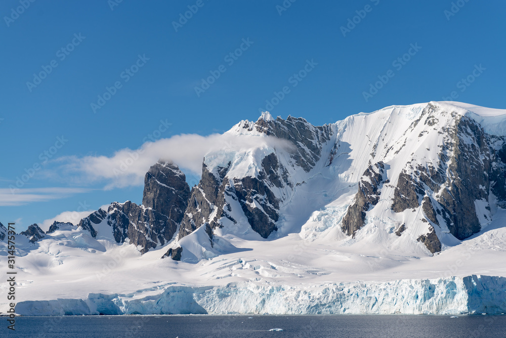 Naklejka premium Mountain peaks with snow in Antarctica