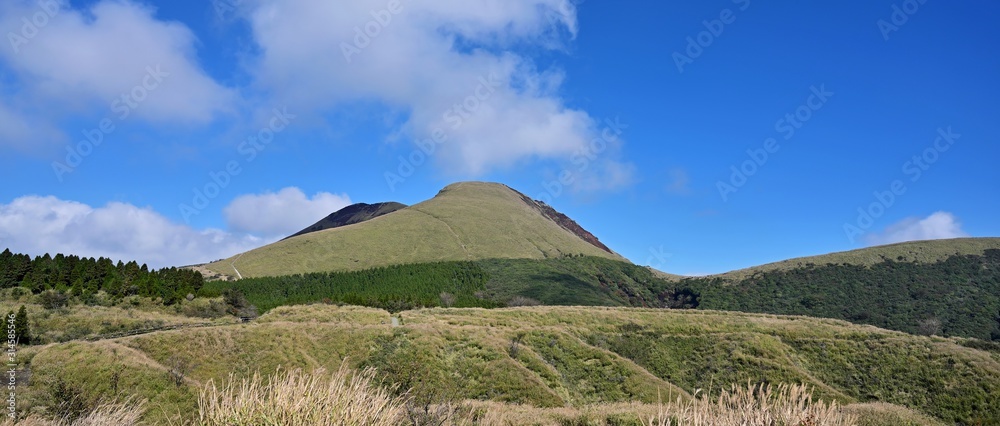 Fototapeta premium 阿蘇 草千里から見た雄大な情景＠熊本
