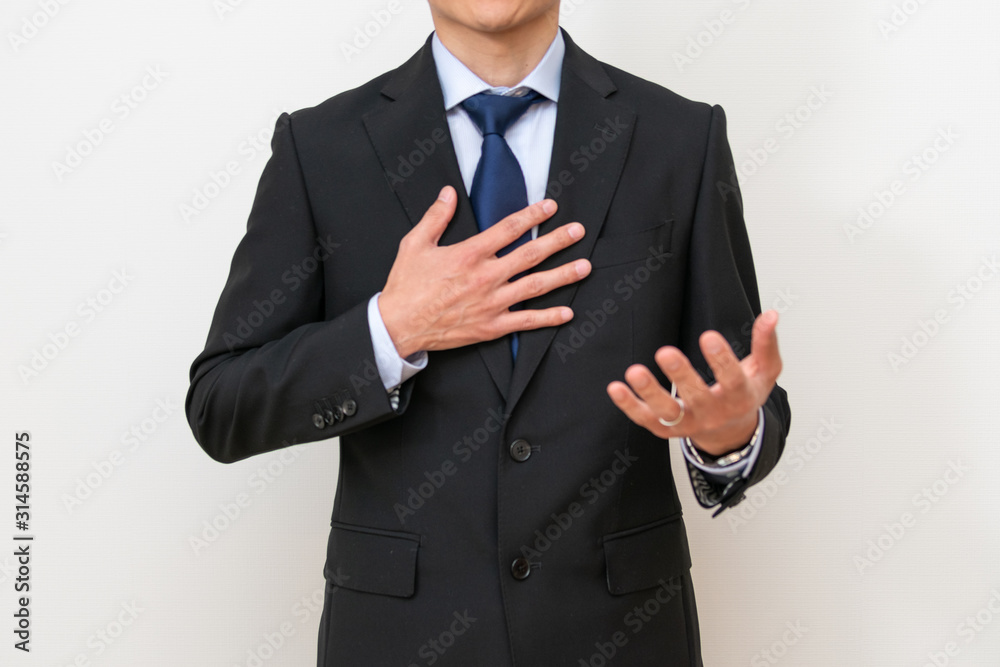 スーツ姿の男性 スーツ姿の男性