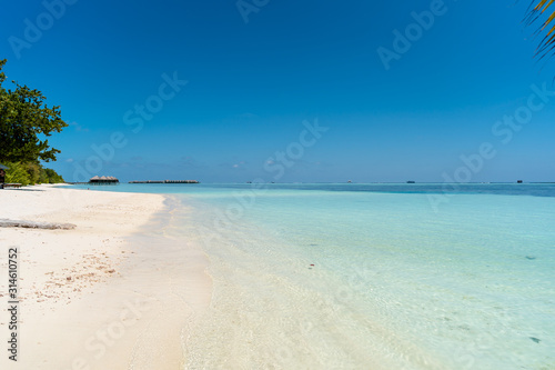 Fototapeta Naklejka Na Ścianę i Meble -  Maldives Island sea White sand Blue sky beautiful summer tropical ocean beach
