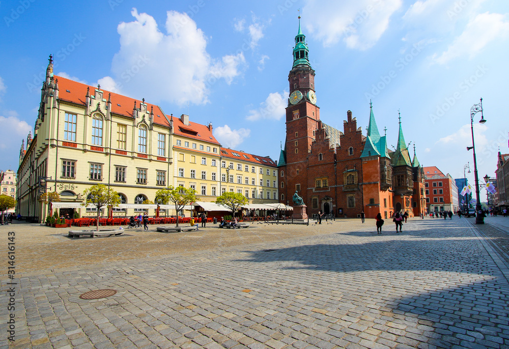 Obraz premium Wroclaw Town Hall on the market square (Rynek), and its brick clocktower, Poland