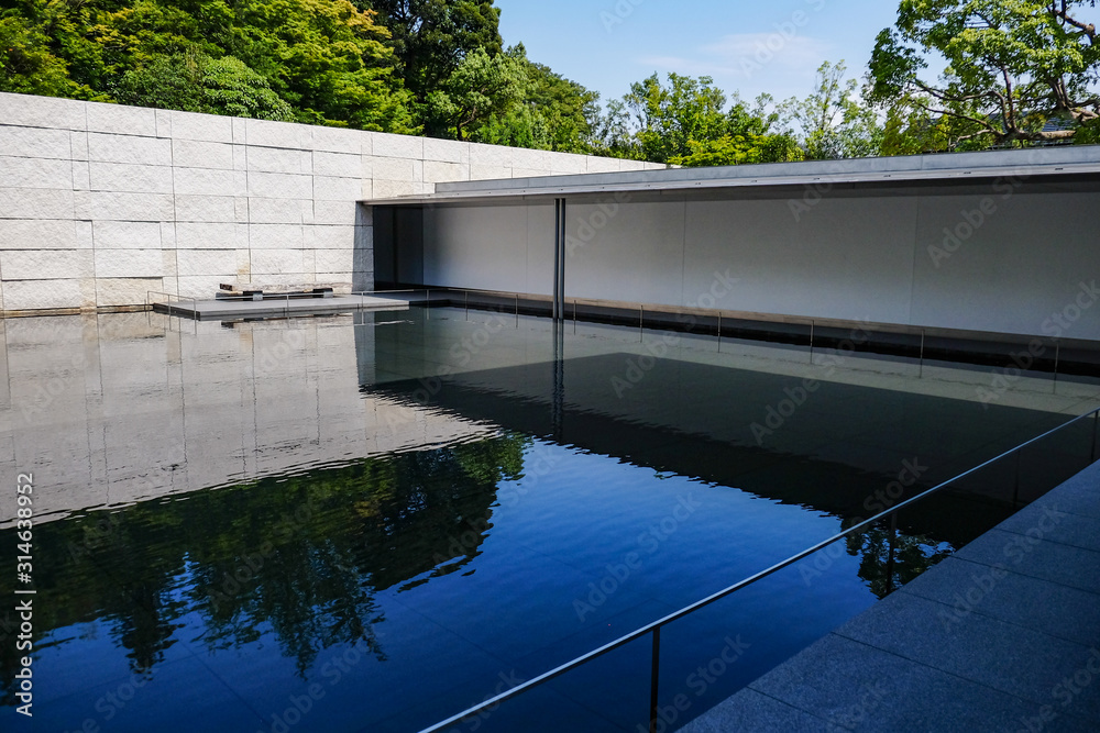 Adobe Stock 水盤 Stock Photo