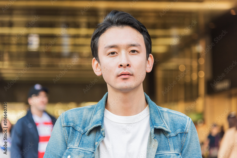 Fototapeta premium 都会 男性 ポートレート