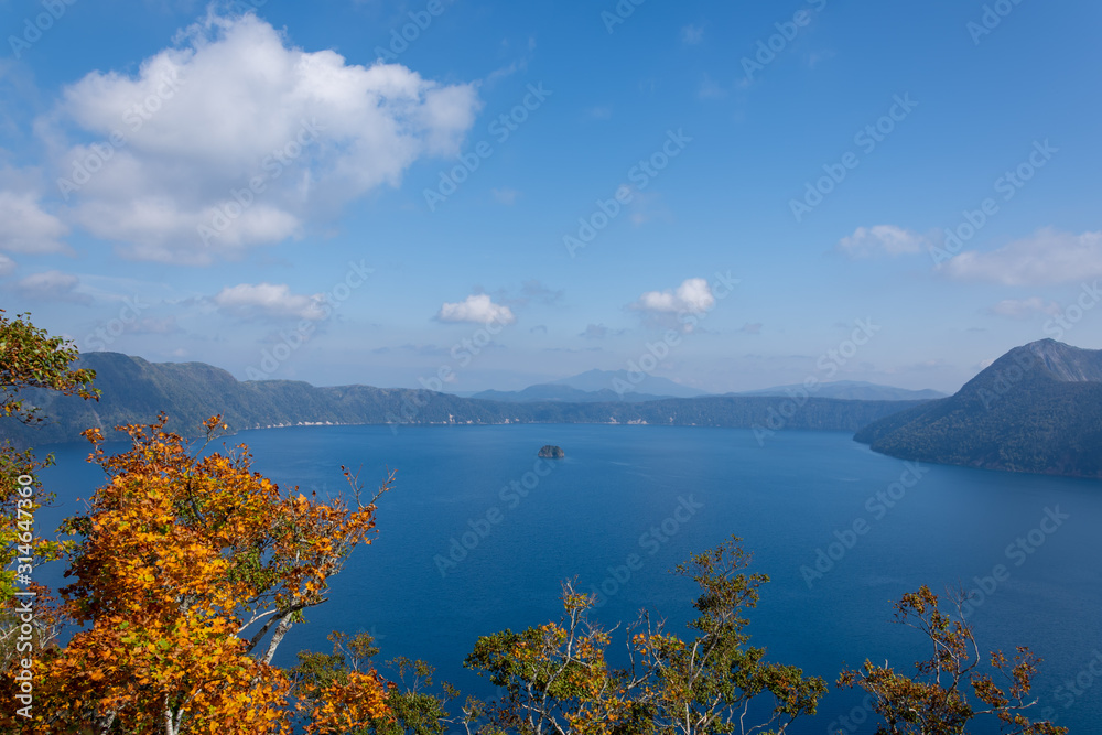 北海道　快晴の摩周湖の全景