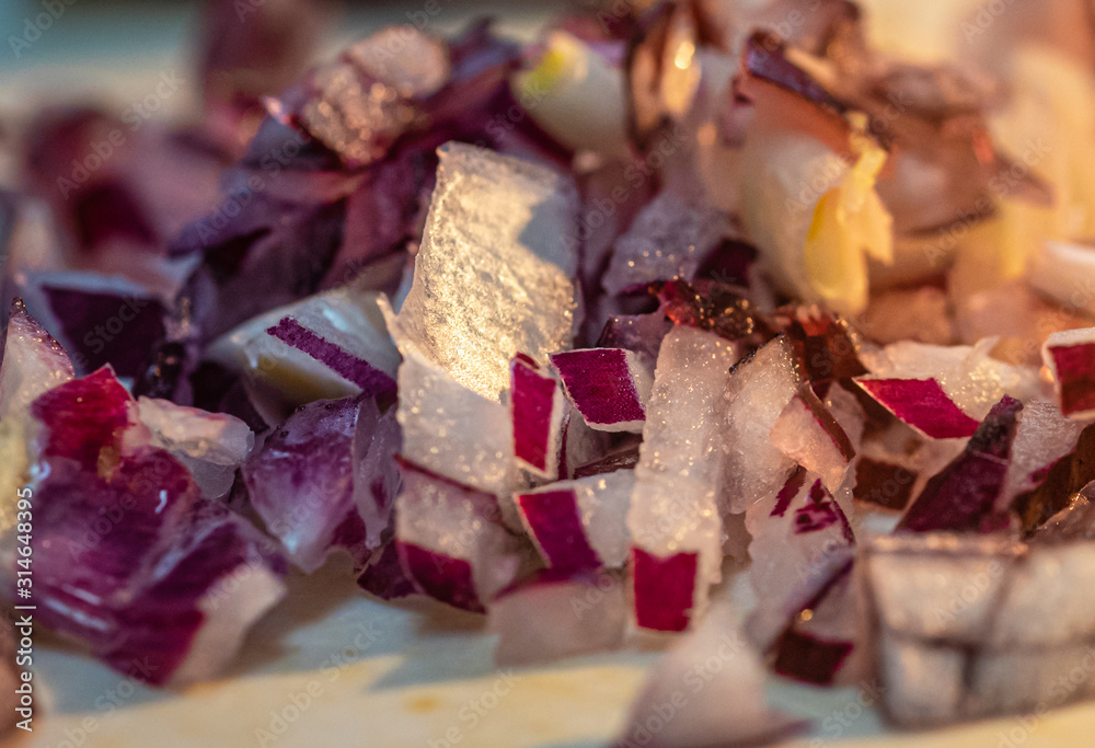 gehackte rote Zwiebel