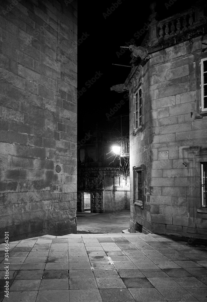 Obraz premium Calle a oscuras