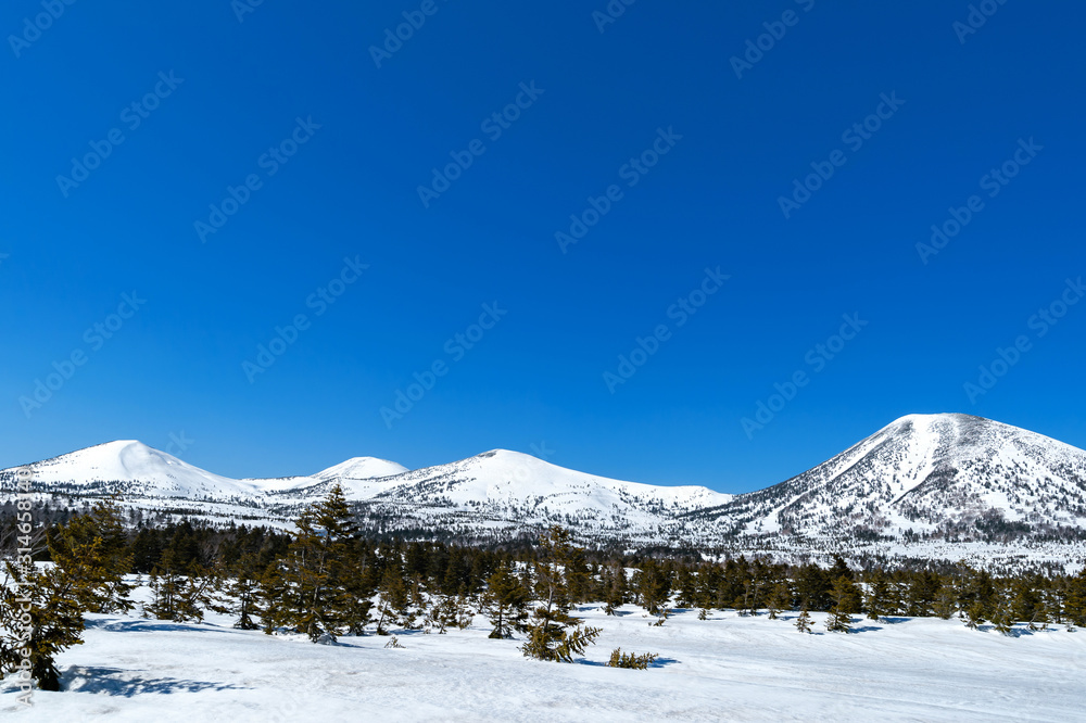 【青森県八甲田山中】春の八甲田連峰雪景色