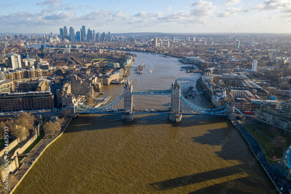 Fototapeta premium London city centre aerial panorama view: financial district, Thames river, Belfast, skyscrappers, warf and buildings and St. Pauls Cathedral, Tower Bridge and The Tower